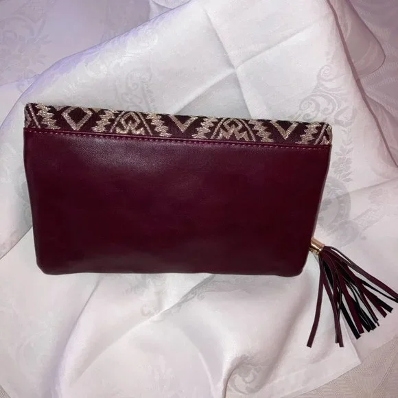 🔥HP🔥 AMETHYST CLUTCH BAG/  EMBROIDERED GEOMETRIC DETAIL & GOLD CHAIN STRAP - Picture 3 of 8